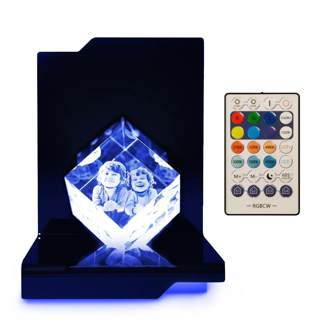 Cube en verre personnalisé avec photo gravée en 3D et télécommande LED colorée