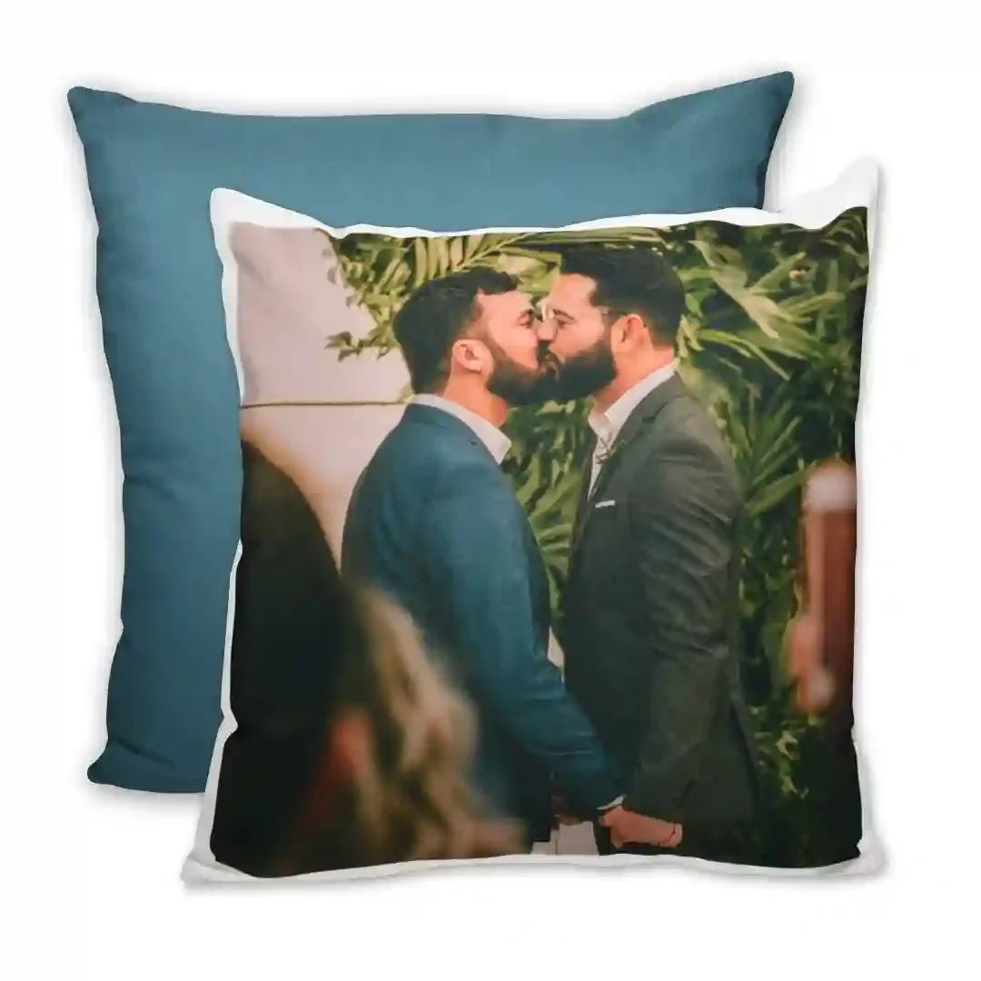Coussin personnalisé bleu avec photo de couple, idée cadeau original et déco maison