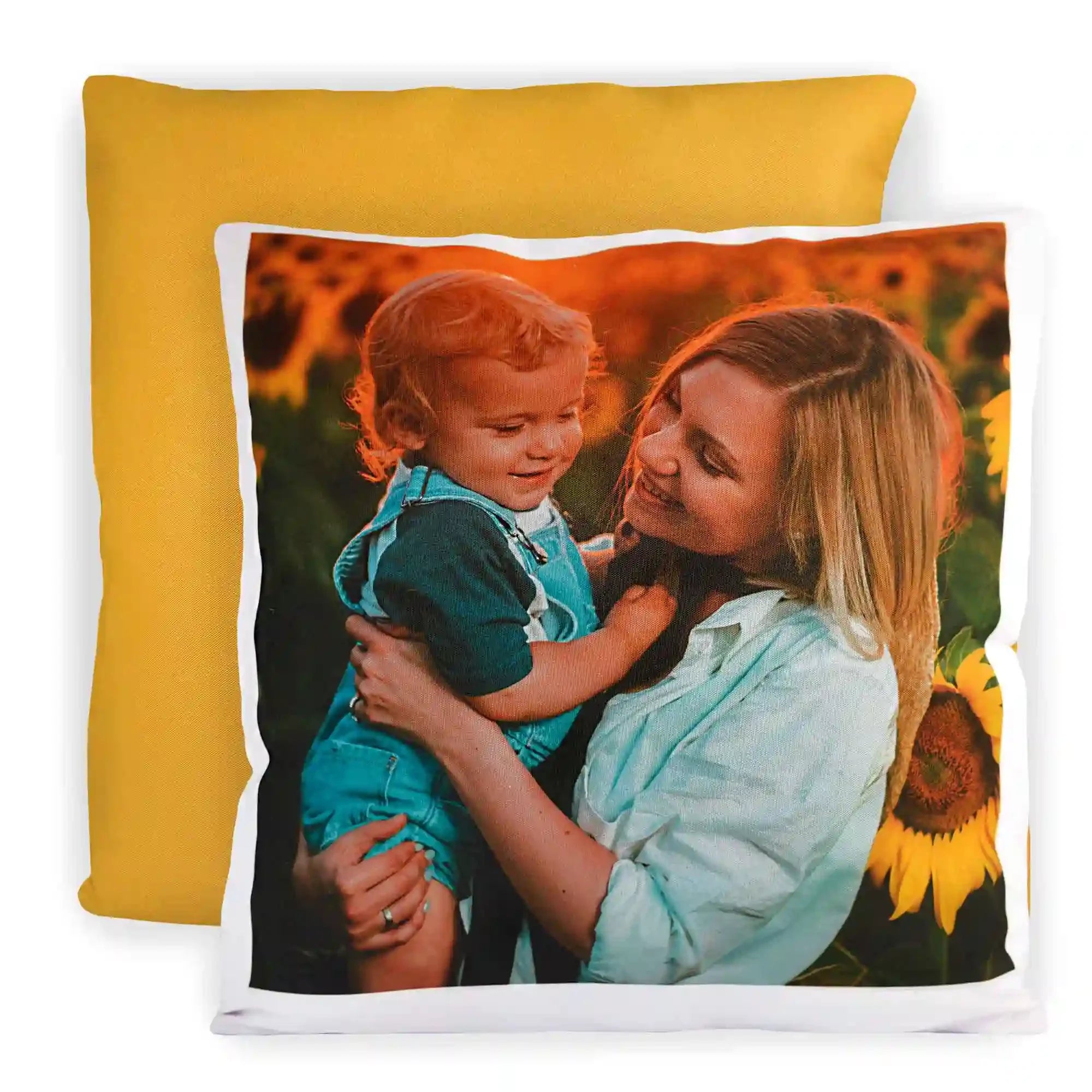 Coussin jaune personnalisable avec photo mère et enfant parmi des tournesols