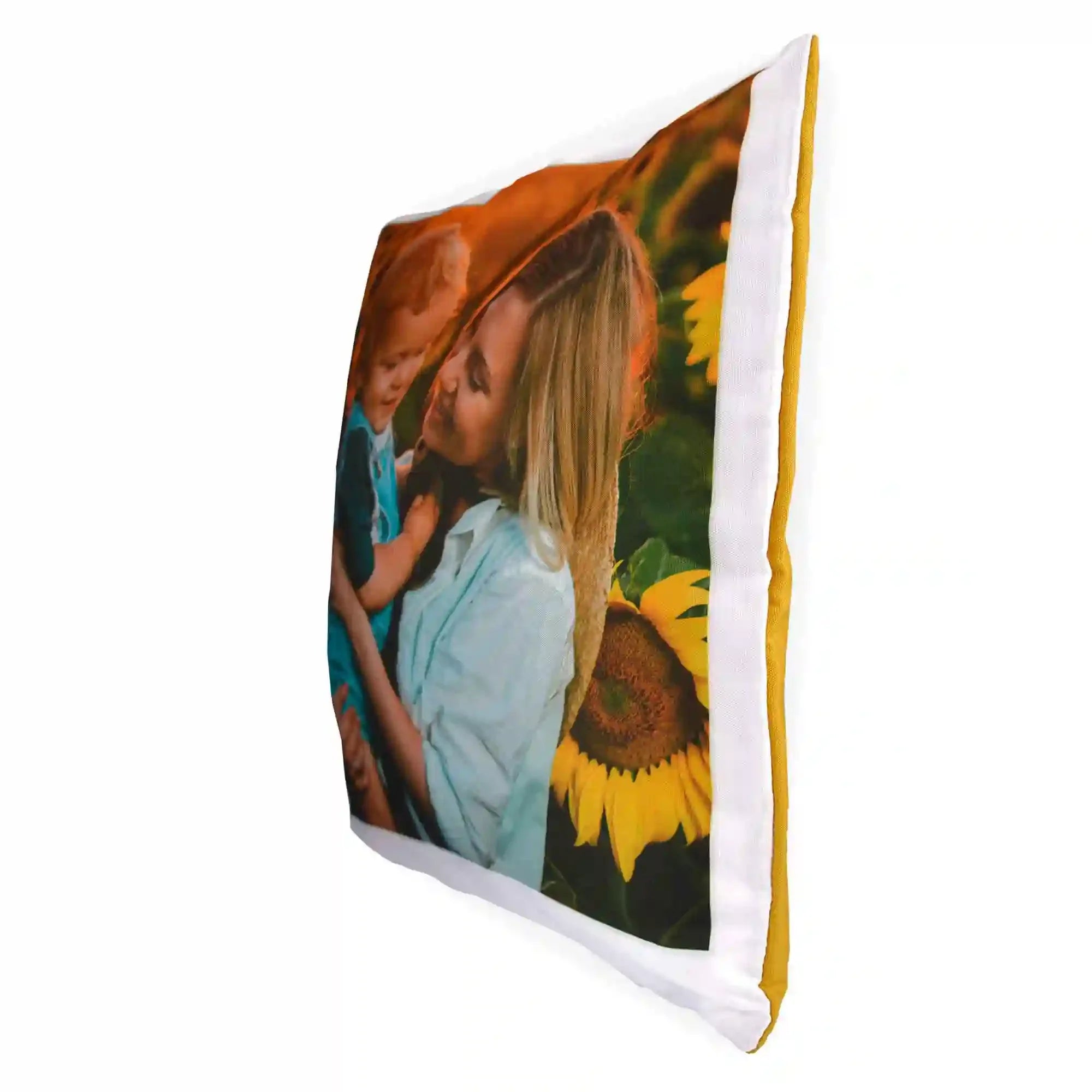 Coussin personnalisé jaune miel avec photo imprimée, tournesols en arrière-plan