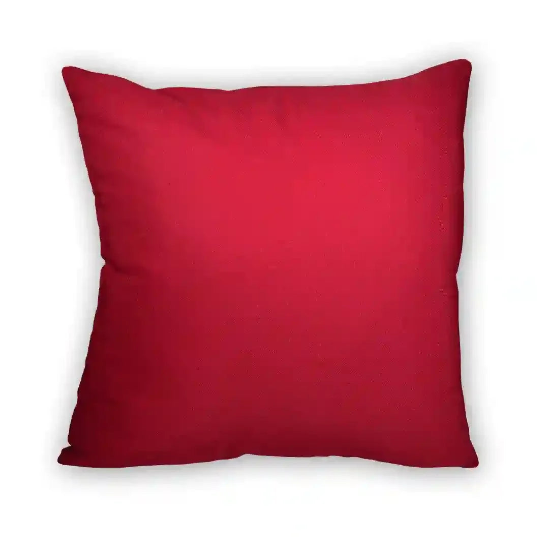 Coussin décoratif carré rouge unicolore sur fond blanc, style oriental