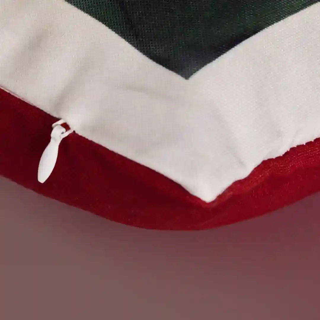 Gros plan sur coin d’un coussin rouge et blanc avec fermeture éclair, tissu décoratif oriental.