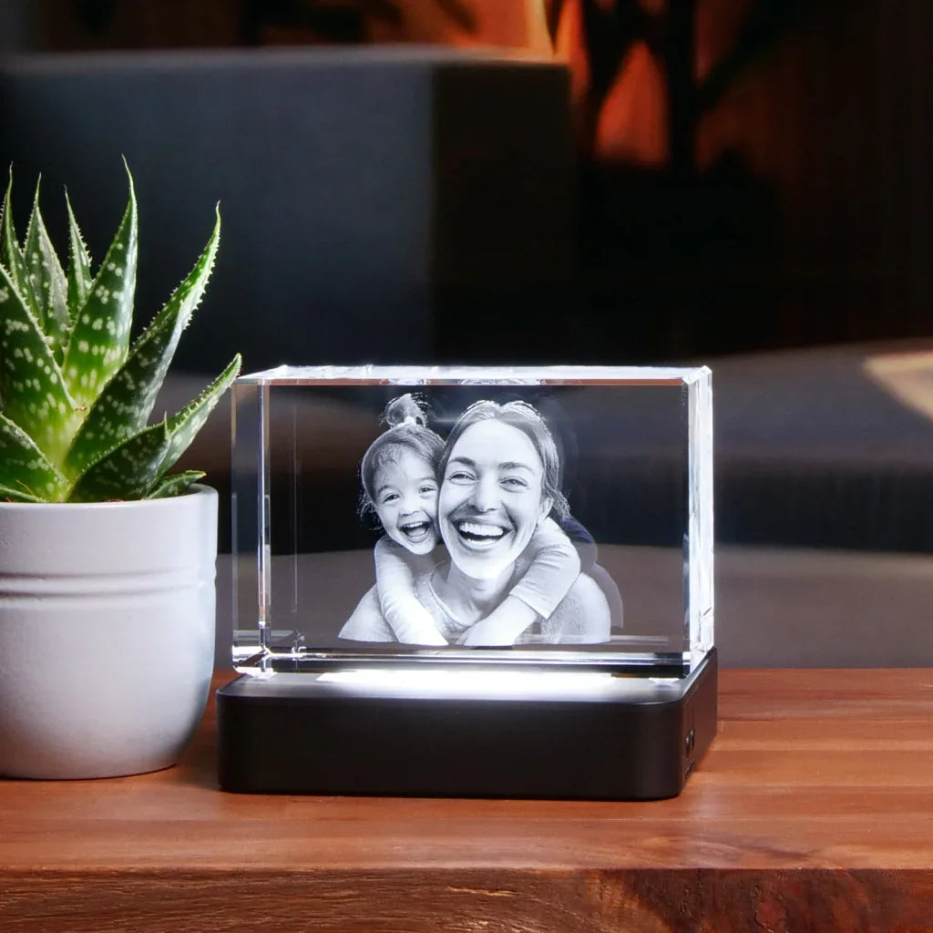 Prisme en verre gravé personnalisé avec photo, posé sur une base lumineuse, cadeau décoratif