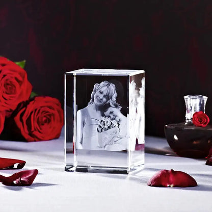 Bloc de Verre taille L Portrait - Gravure 3D d'une femme, d'une enfant et d'un bouquet de fleurs.