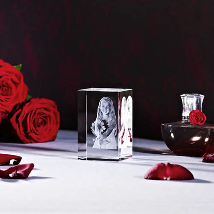 Bloc de Verre taille M Portrait - Gravure 3D d'une jeune fille avec fleur de tournesol.
