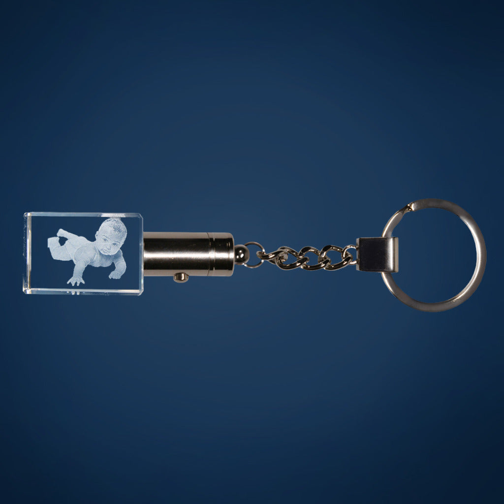 Porte-Clés Lumineux en Verre Gravé – Un Cadeau Personnalisé et Élégant