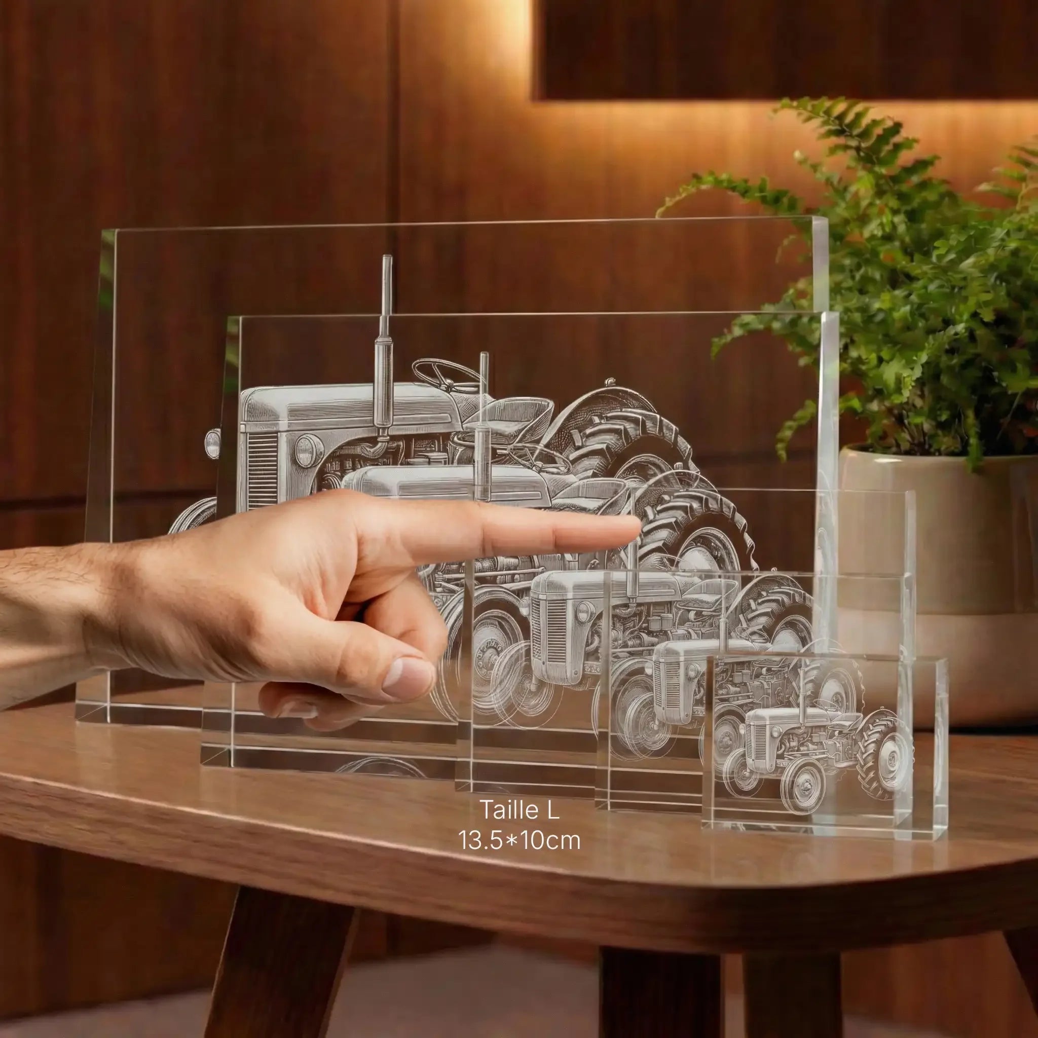 Prisme en verre gravé avec tracteur, dimensions 13,5x10cm, cadeau personnalisé