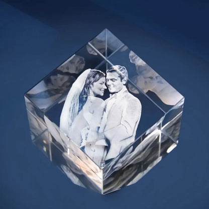 Statera L Bloc de Verre Gravé Laser 3D - Souvenir Élégant et Personnalisé