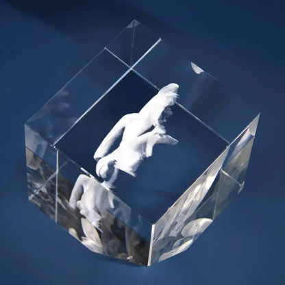 Statera L Bloc de Verre Gravé Laser 3D - Souvenir Élégant et Personnalisé