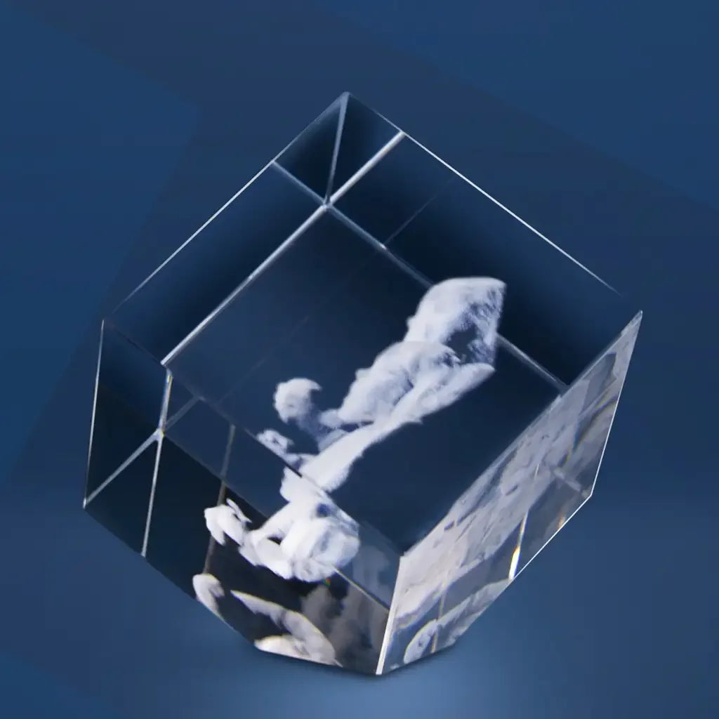 Statera M Bloc de Verre Gravé Laser 3D - Cadeau Raffiné et Personnalisé