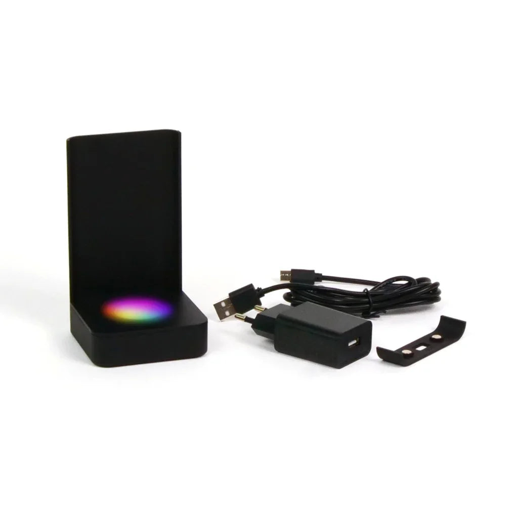 Lampe LED RGB personnalisable avec socle noir, câble USB et adaptateur, idéale comme cadeau original
