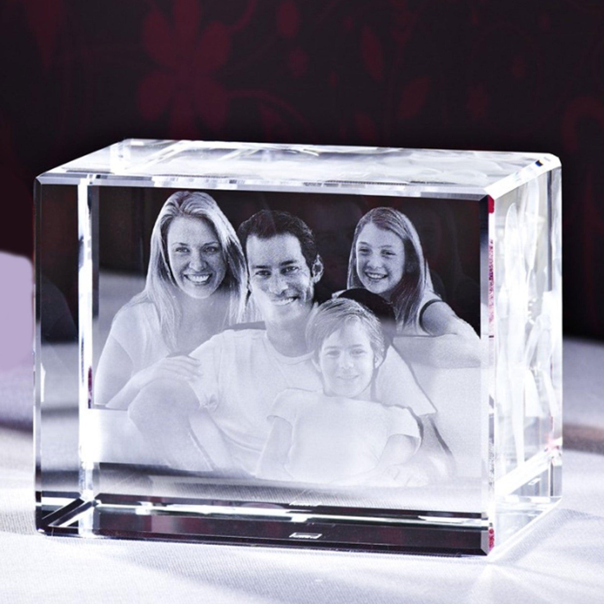 Bloc de Verre XL Paysage - Gravure 3D d'un couple avec deux enfants.