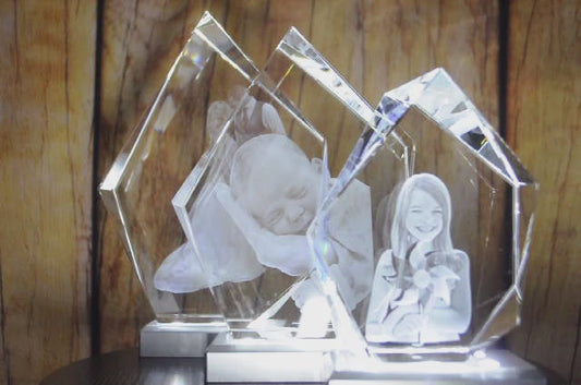 Vidéo des 3 tailles de Bloc de Verre Alpin - Gravure Laser 3D avec différents sujets sur socles lumineux.